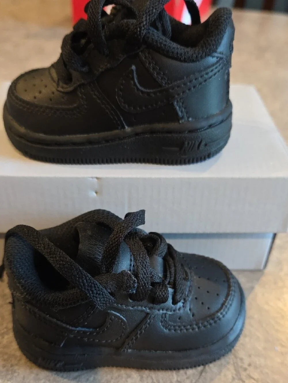 (J54) Nike Kids Black Low-Top Sneakers
